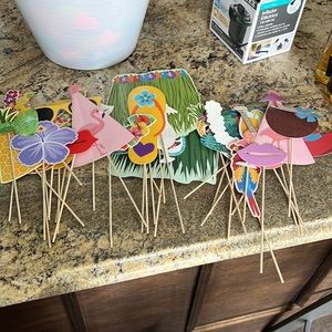 Luau photo props